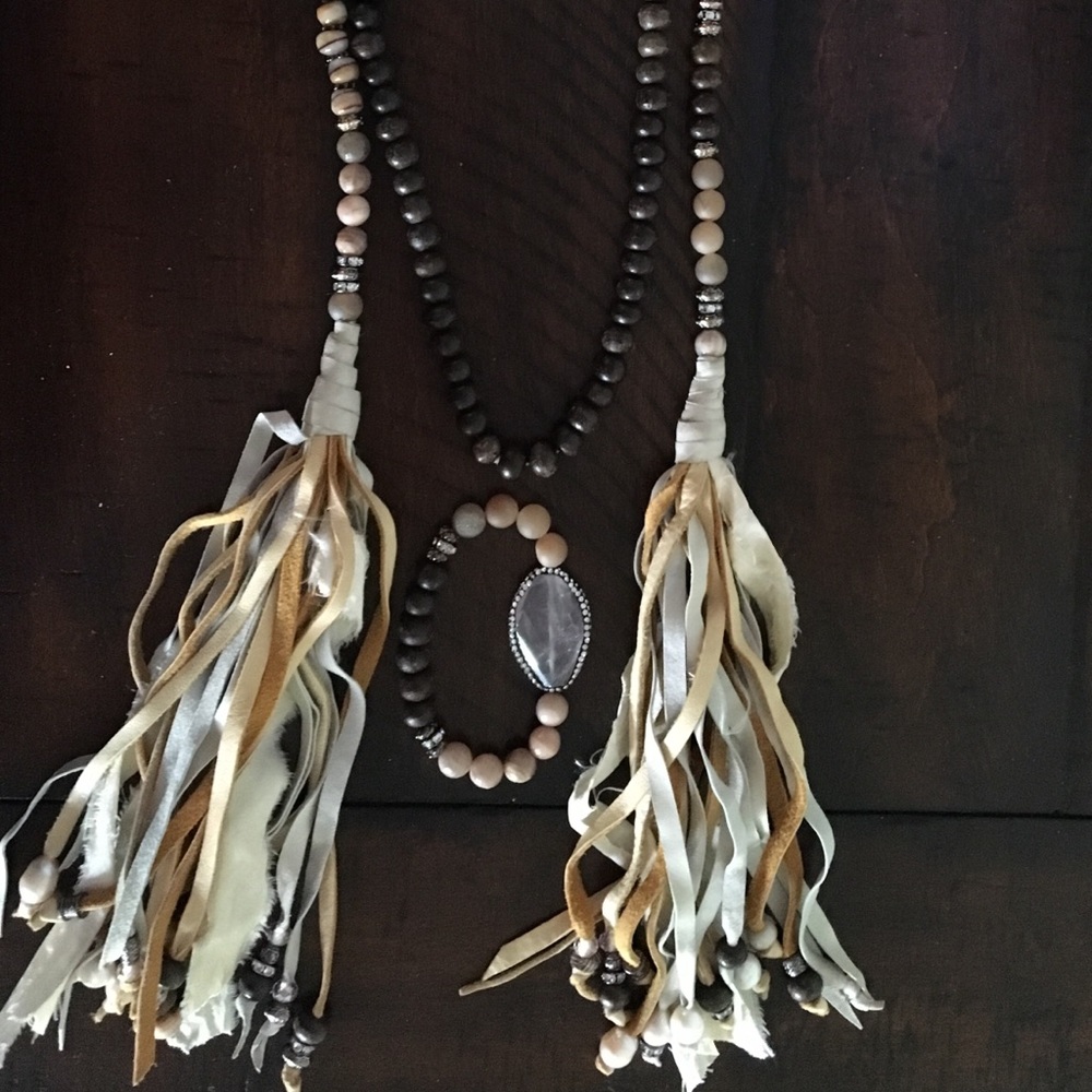 Cultured pearls, natural stone and wood beads